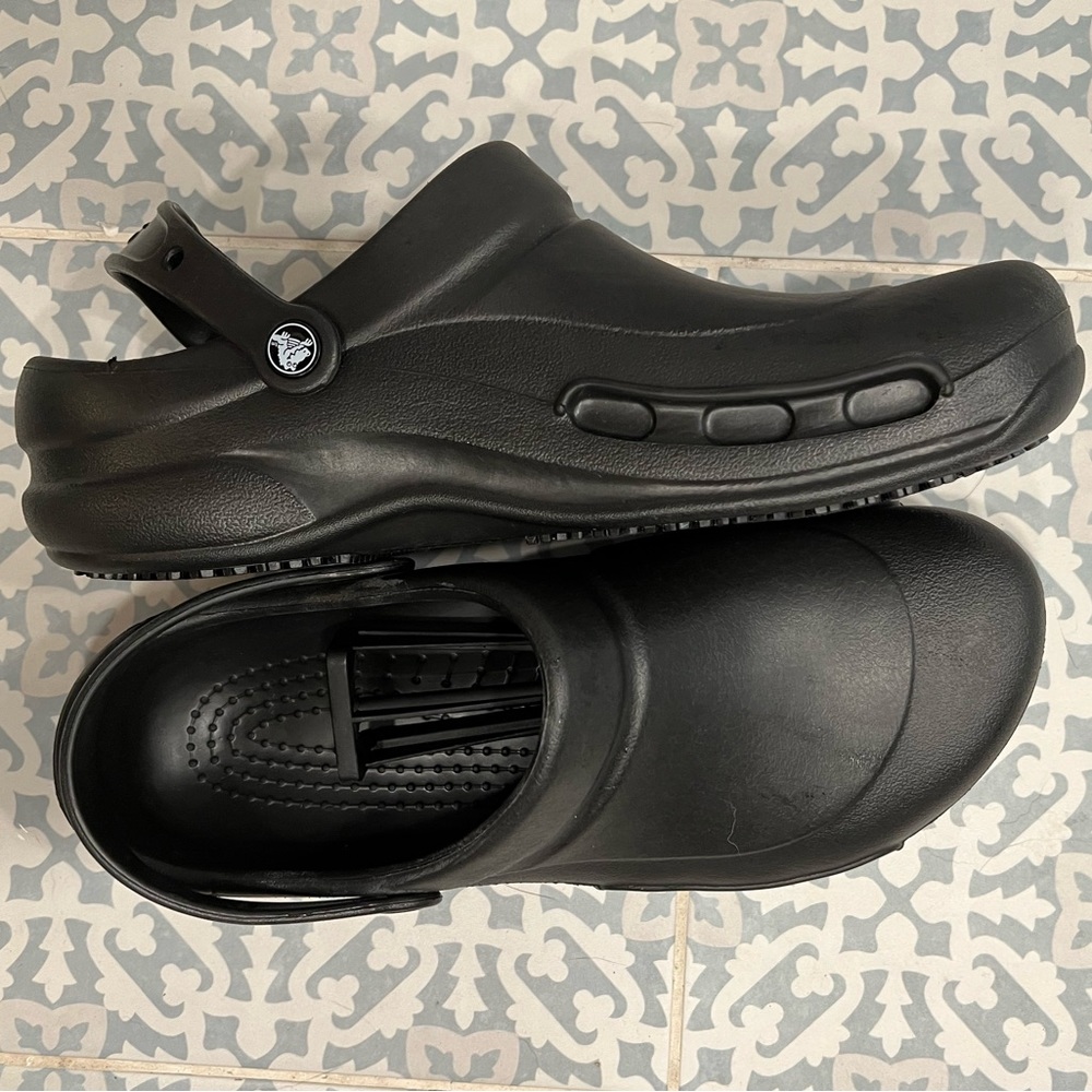 Men’s black crocs